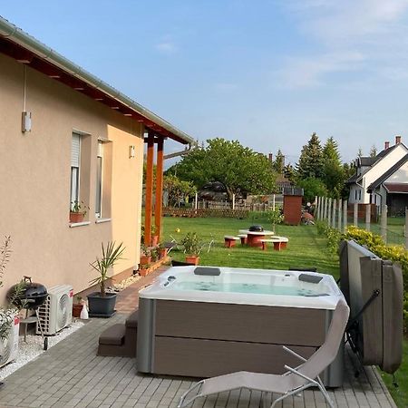 Konrad Apartman Villa Balatonmáriafürdő Esterno foto