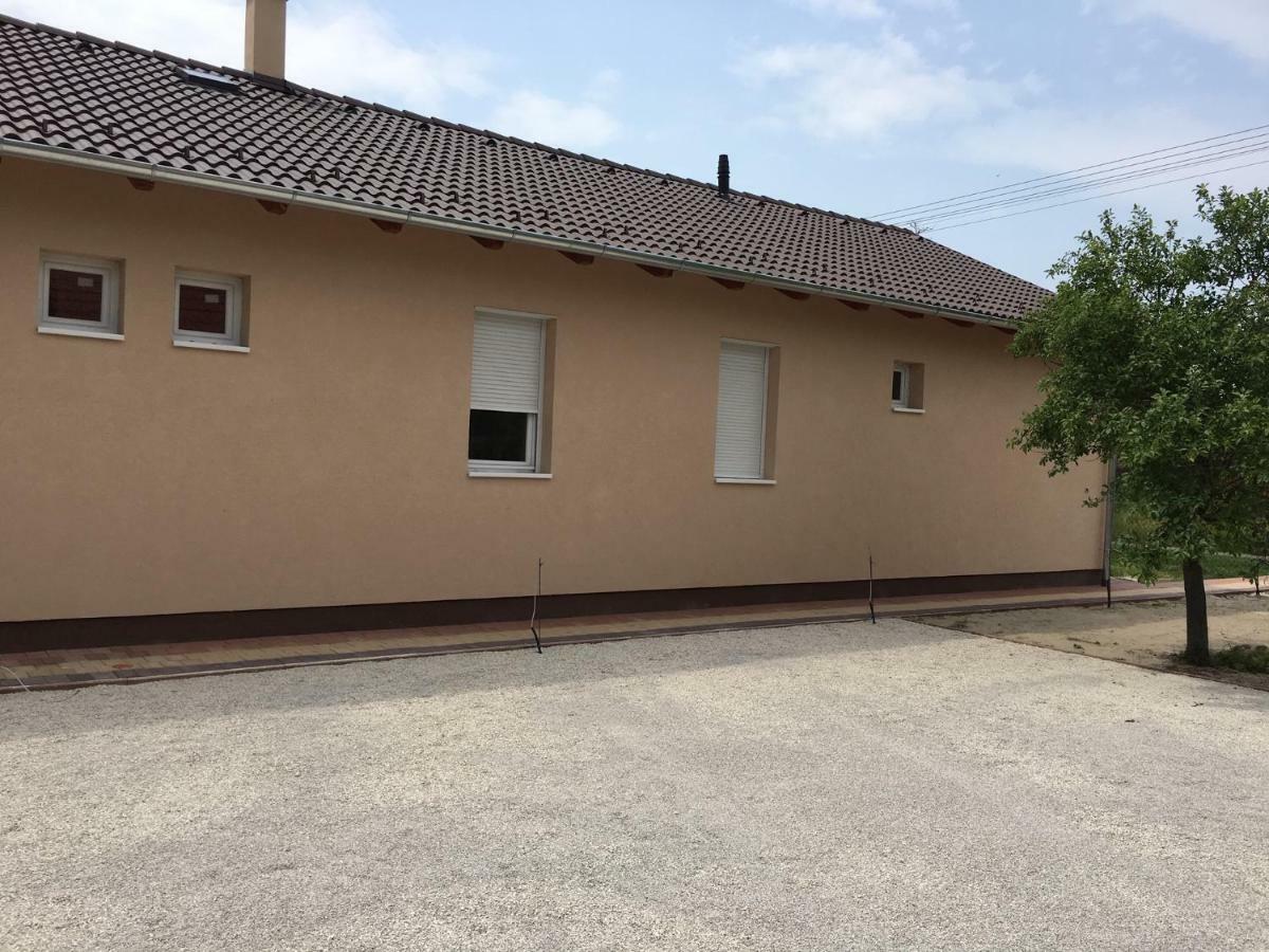 Konrad Apartman Villa Balatonmáriafürdő Esterno foto